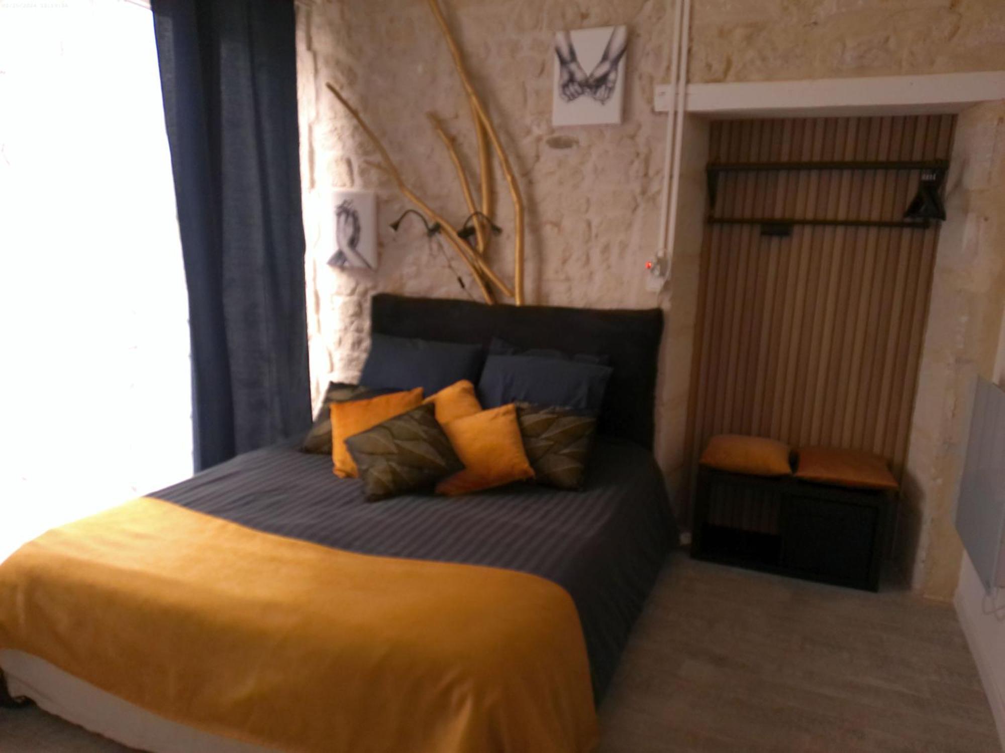 A 2 Pas D Azay Hotel Neuil ภายนอก รูปภาพ